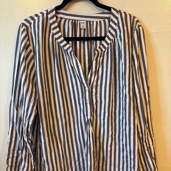 White & blue stripped old navy long sleeve - Picture 1 of 3